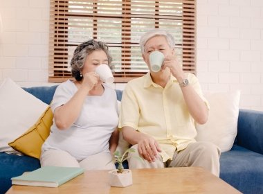 Sữa dinh dưỡng cho người trung niên và cao tuổi: Bí quyết duy trì sức khỏe mỗi ngày